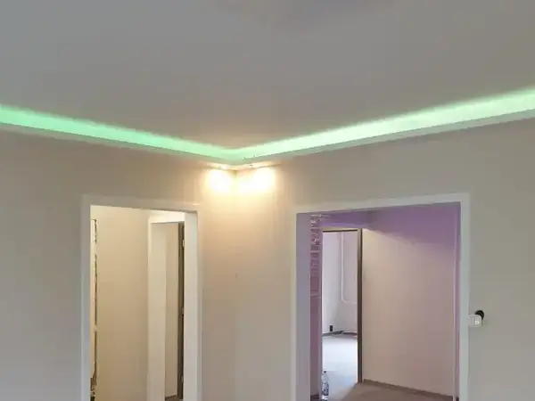 Szobabelső LED világítással,albérlet festése